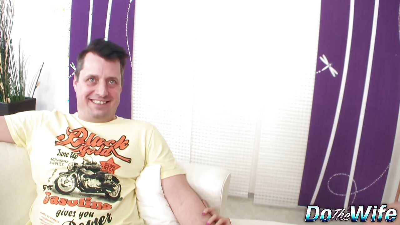 Armăsar cu pula mare o fute pe gospodina excitată July Sun