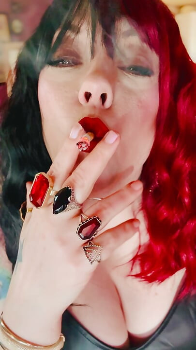 Dangling A Cigarette In This Quick Smoking Clip From Tina Snua