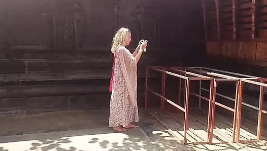 Sarışın Olgun Eş Günlük Seksin Tadını Çıkarıyor