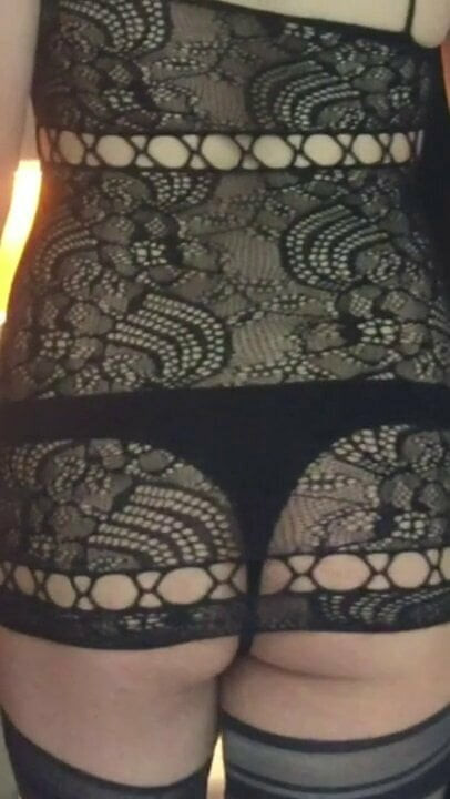 newbie crossdresser shows her ass