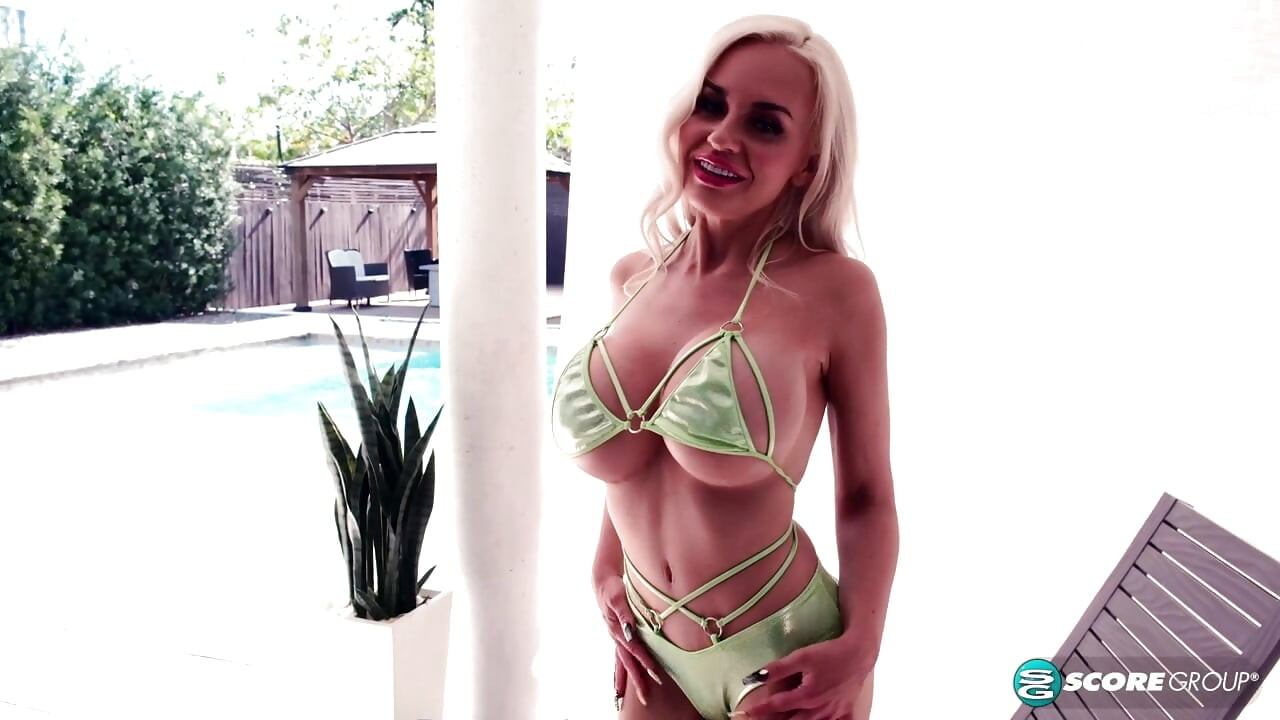 Bad Bella: I Get To Be a Slut for SCORELAND!