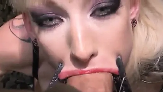 Stretched lips blowjob with pegs