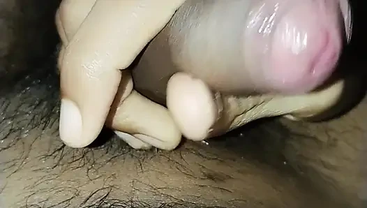 Ich musste nur auf ihren arsch kommen! Südasiatisches schätzchen nahm meinen schwanz und half mir, mein sperma auf ihren arsch freizugeben.