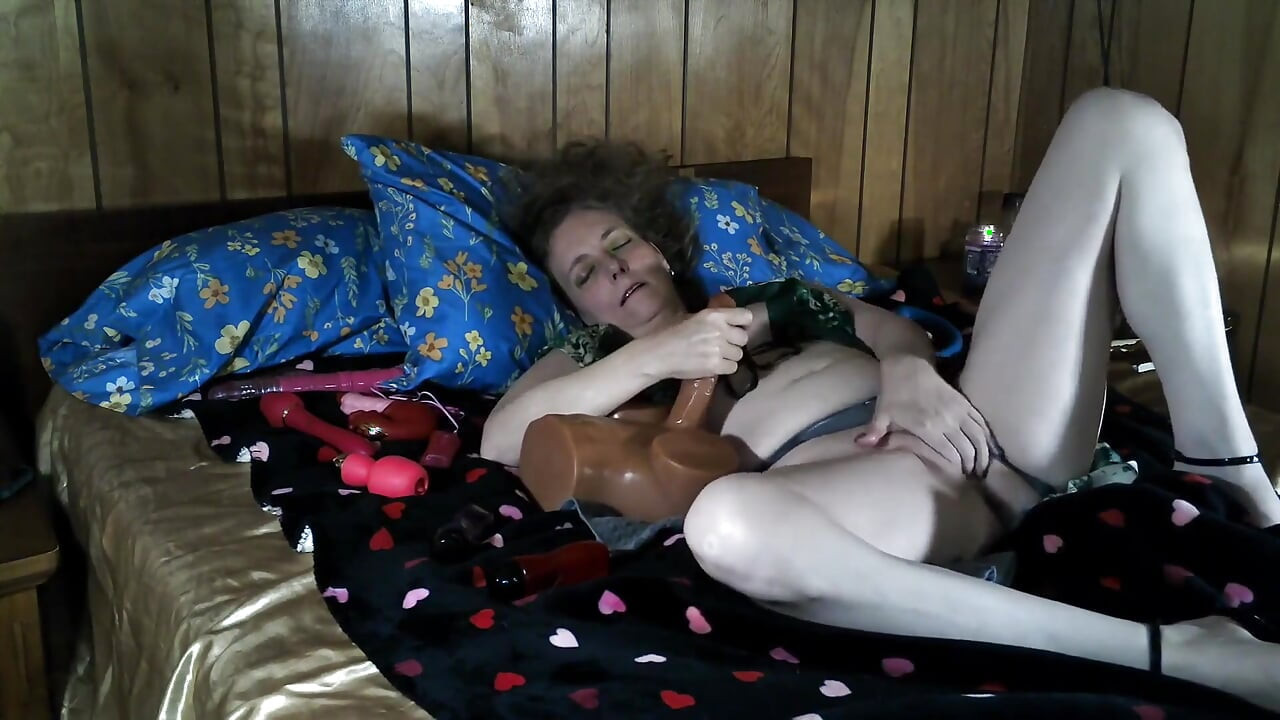 Dildo Play Leads to Pussy Eating and Cock Sucking