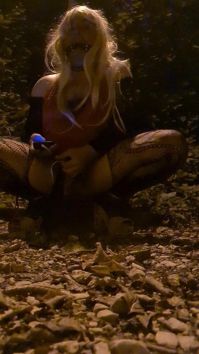 Slut outdoor with e stim