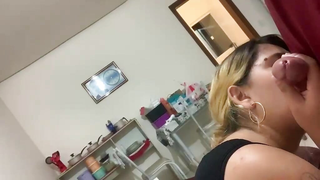 Wife giving blowjob to buddy fitter