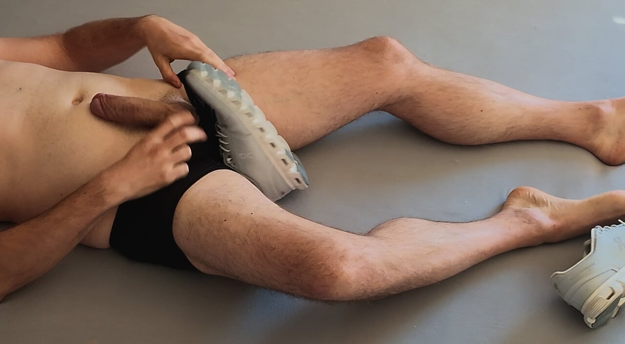 Cumshot, Sneakers & Bare Feet in Bed - Naughty Multicam Solo Session