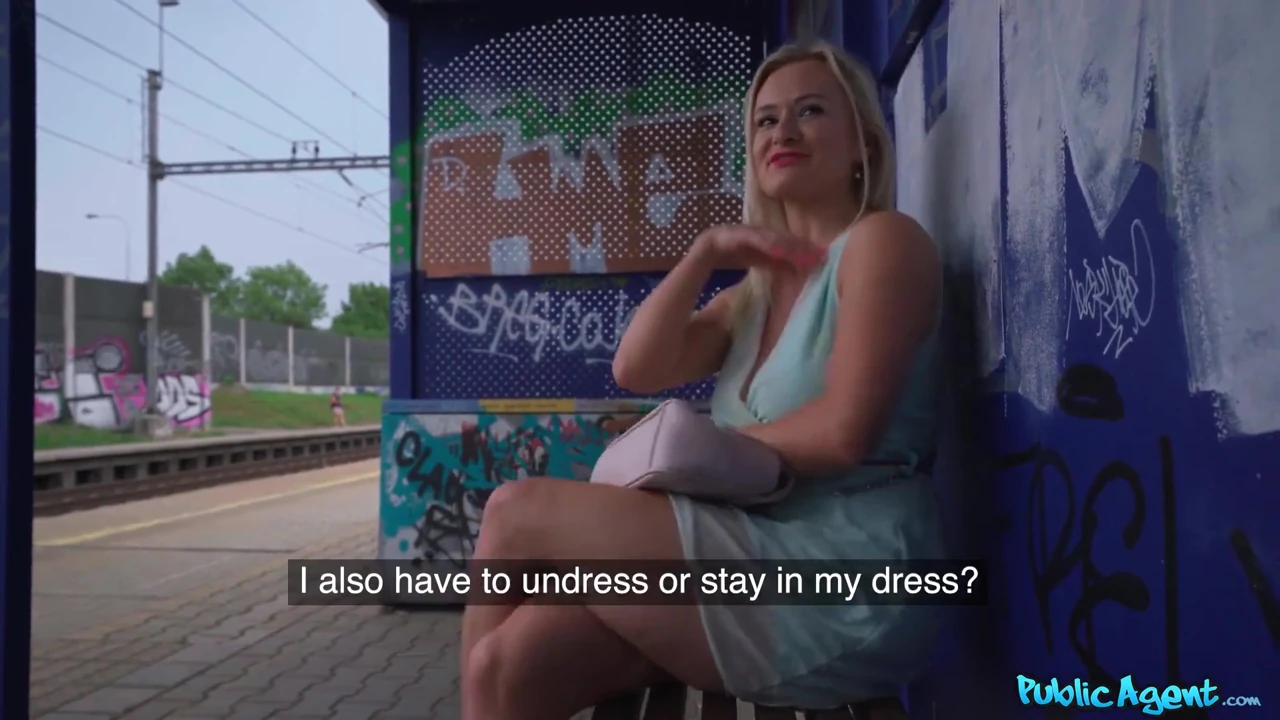 Public Agent - büyük memeli sarışın Lily Joy tren istasyonunun arkasında sikiliyor