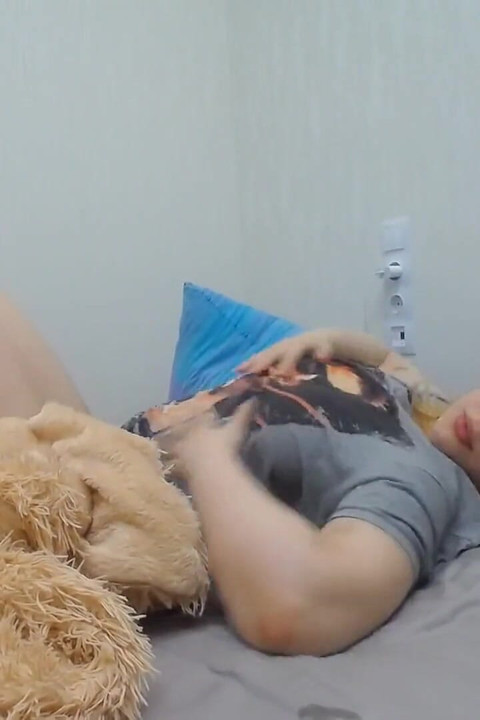 Lambe minha bunda e beija meu corpo!!
