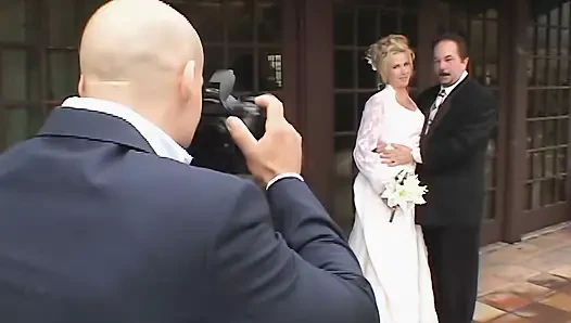 Hochzeit braut fotoshooting endet mit einem wilden ficken