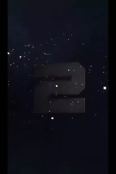 Urso musculoso desnuda tudo