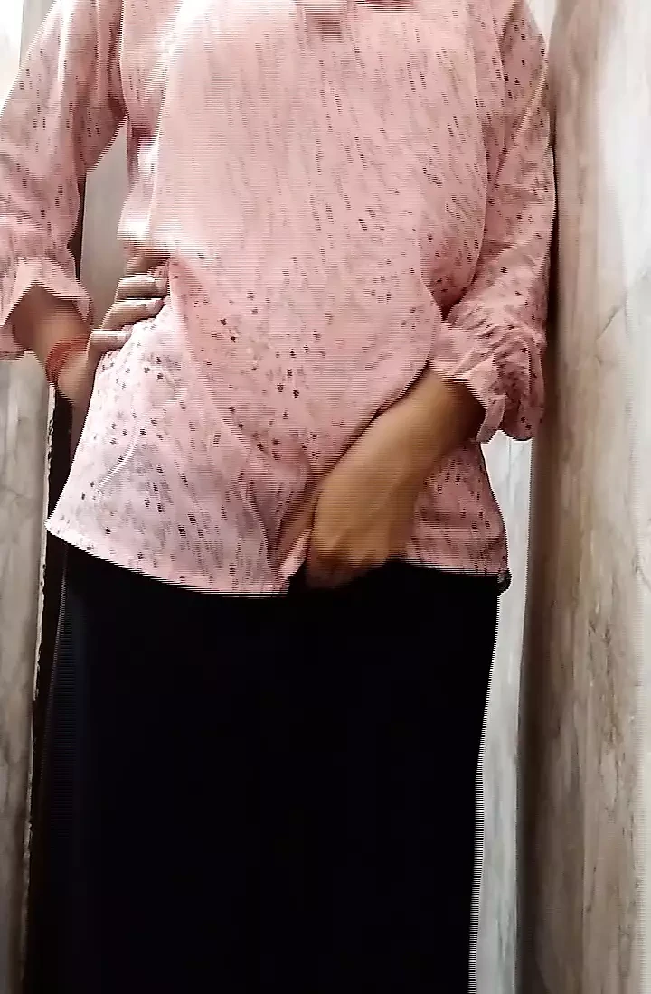 Hot bhabhi showing navel to her boyfriend sexy navel