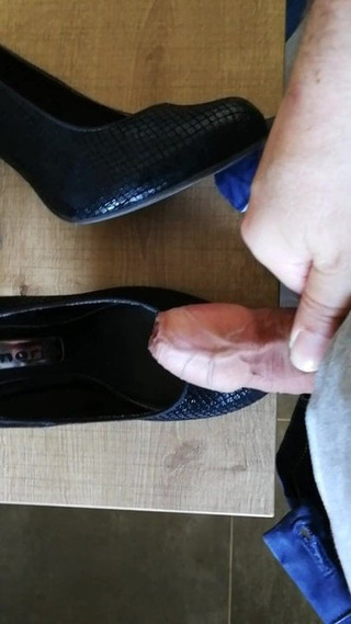 Cum on stepmother's heels
