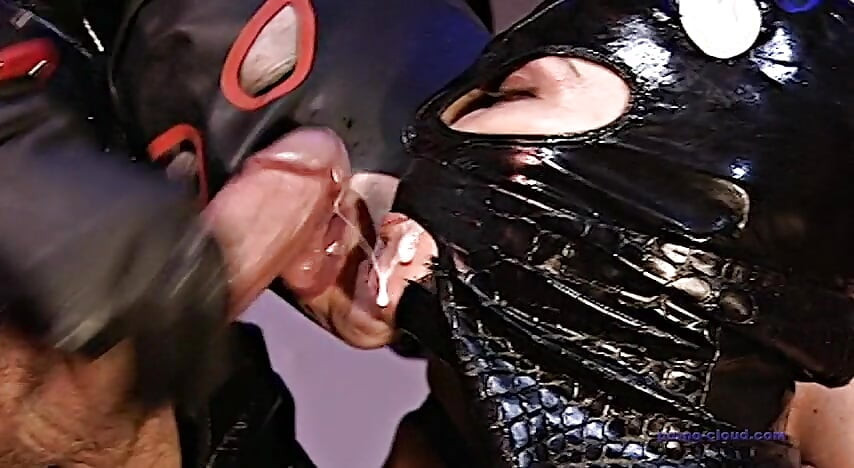 Latex vuistneuken meisjes waren uitgenodigd