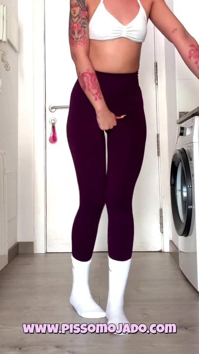 Teen Wetting After Gym: Got Home Desperate To Pee & Pissed My Leggings | Clip 1