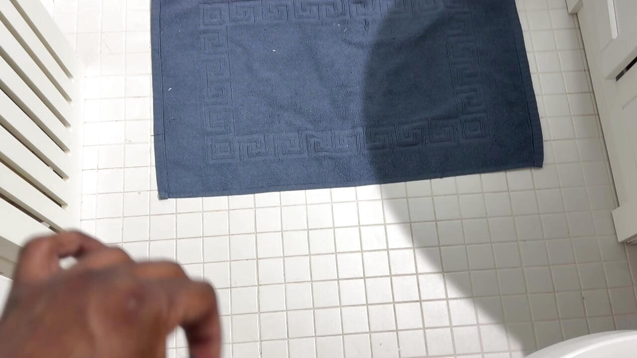 Step sister shower time. Her juicy ass makes me horney