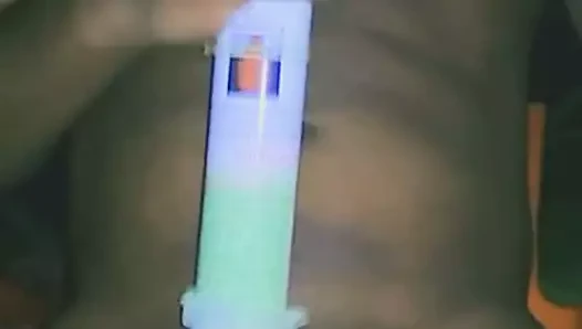 Hint genç oğlan Mastürbasyon içinde bir yağmurlu gün