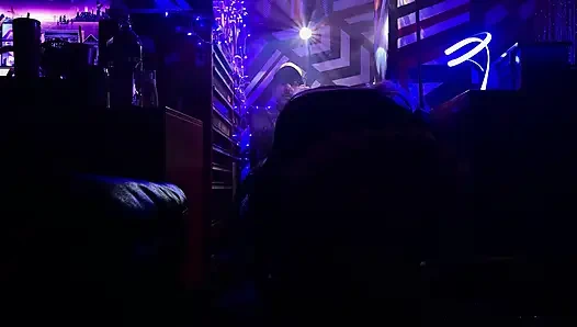 SPEZIELLE MASSAGE UND HANDJOB