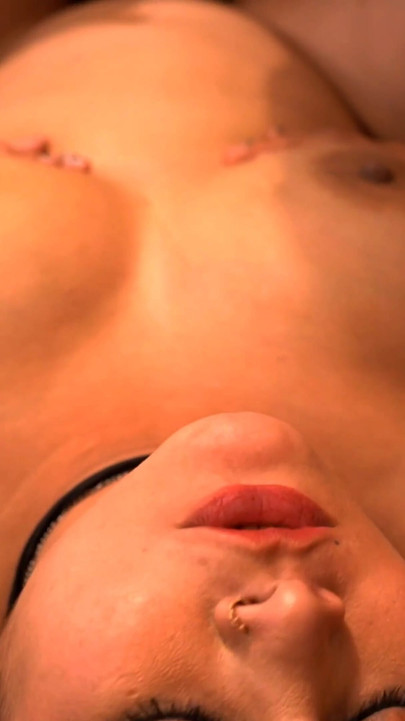 インドのデシカップルが結婚初夜に激しくセックス |クリップ1