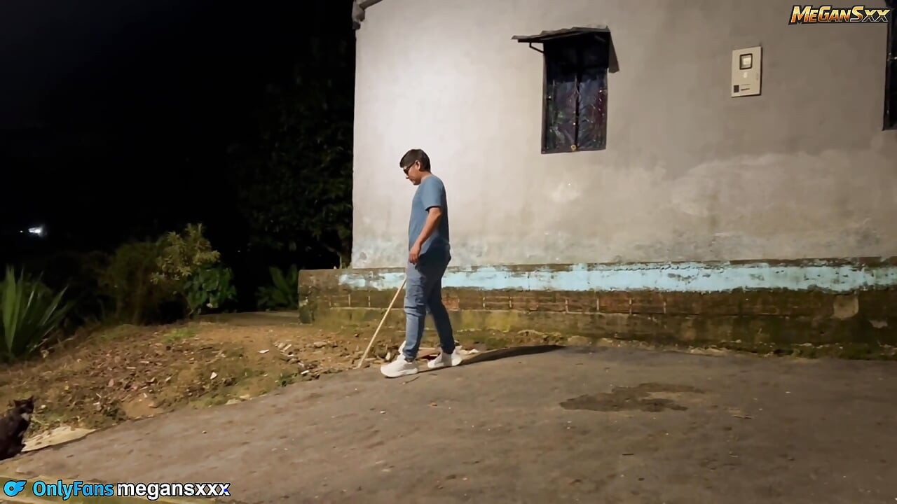 Vecino Se Hace El Ciego Para Follarme Bien Rico.
