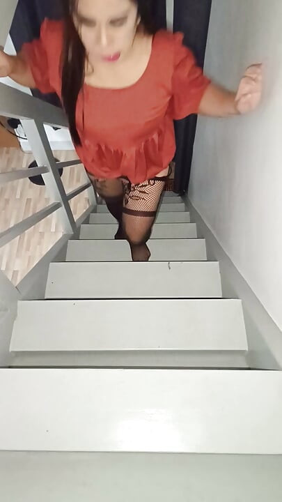I'm waiting to my friends hot mom she gives me a fucking hot blowjob