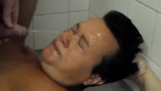 Johns писает на лицо Джен