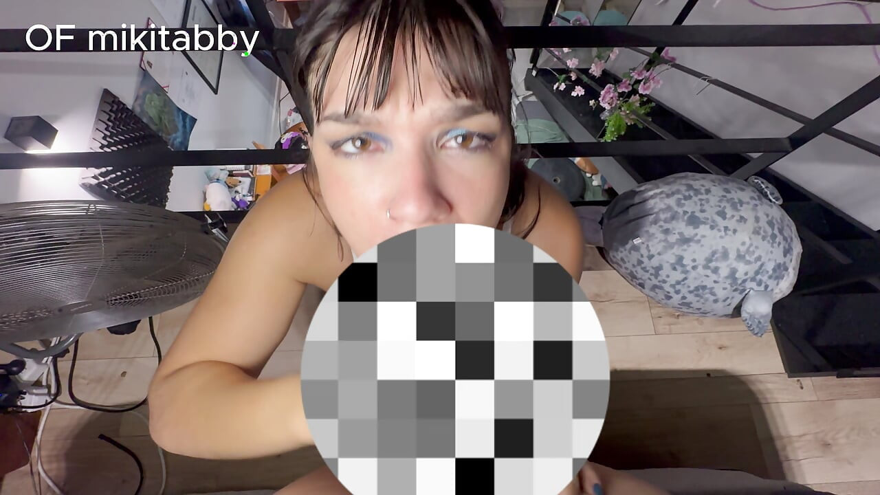 視点 ビッチ セクシーなチンコをしゃぶる