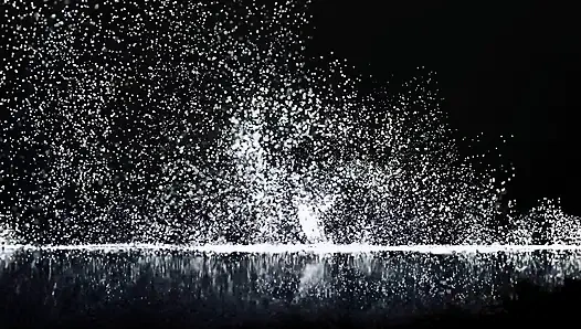 Amica Bentley Überspannt Einen Schwanz Mit Ihrer Nassen Und Haarigen Muschi