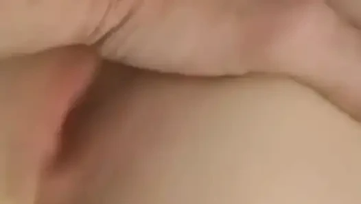 Молодая блондинка Tina получает камшот на лицо от Jay