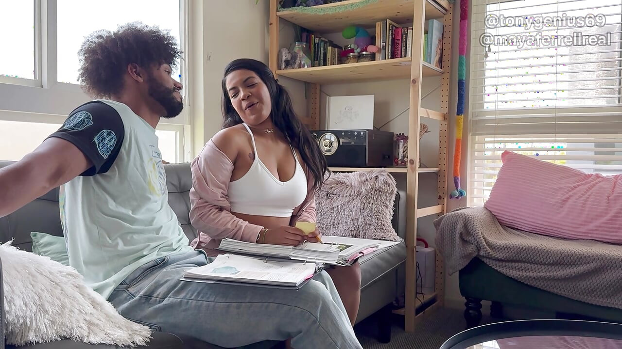 Maya, posso?: Maya Farrell chupando