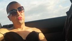 Matteo si masturba in auto in collant
