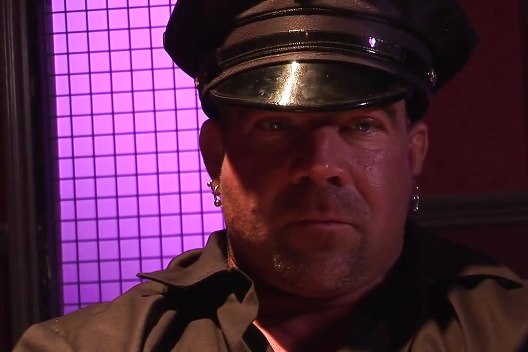 Nevina plavuša u kandžama izopačenih muškaraca