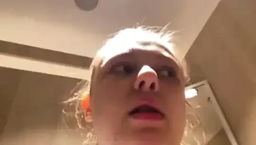 Public Squirting in the changing room with jucielussie