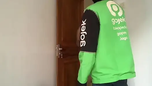 Teyze Anne'nin gelinliği çok güzel