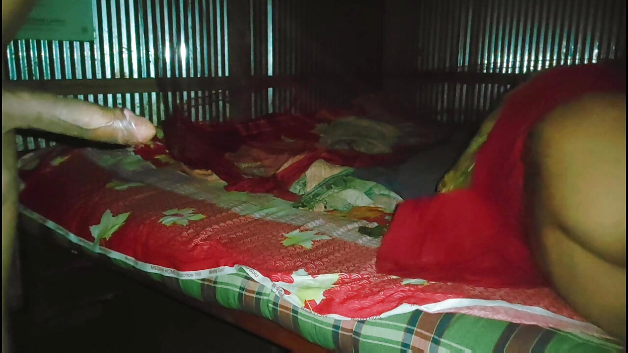 Apne dia adik tiri ke kawan ko dara pussy fuck kiya atau pussy ros nikal kar jiv se chata,