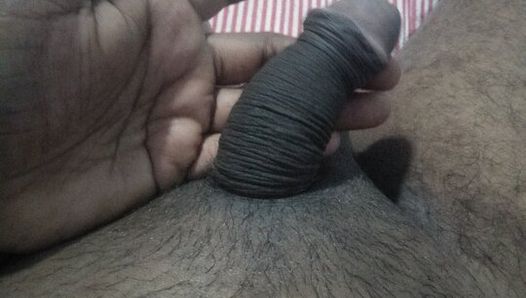 Masturbación con la mano - chico de Sri Lanka.