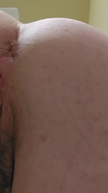 Tri mokraće, dva toaleta | Klip 2