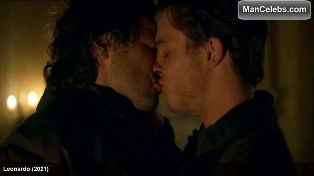 Aidan Turner looking sexy
