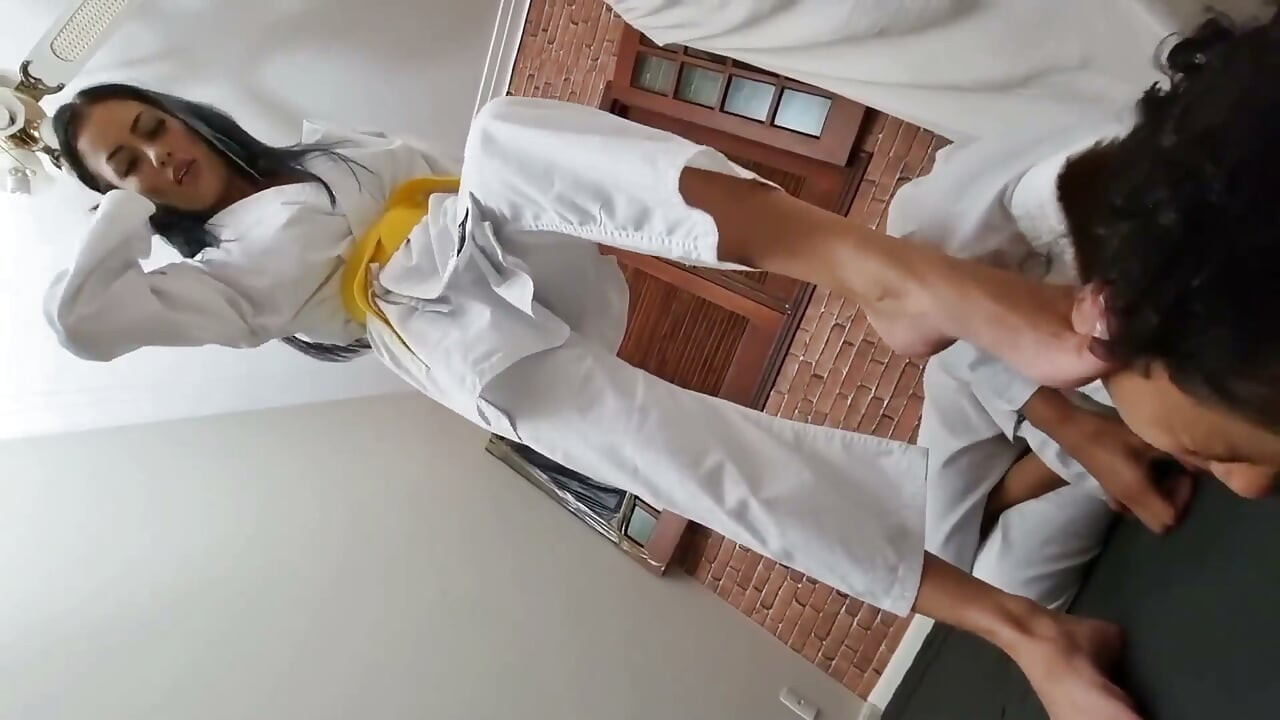 Karate Fight Girls - Najbolje karate dominatrix devojke u akciji