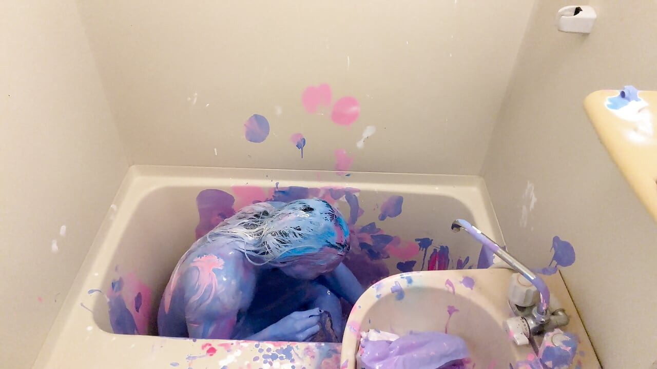WET&MESSY Messy Play: Covered in Paint by a Boy 2