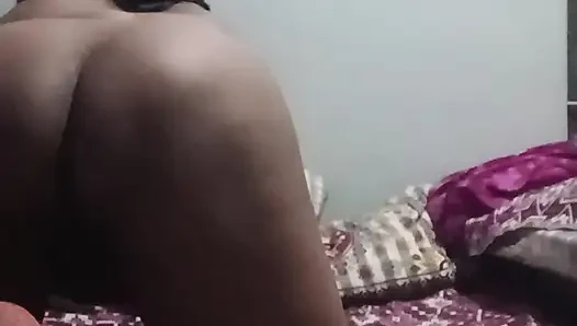 Hintli baldız çok fazla araziye biniyor