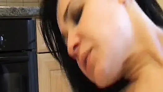 Симпатичной французской крошке жестко пробурили очко перед дегустацией кончи