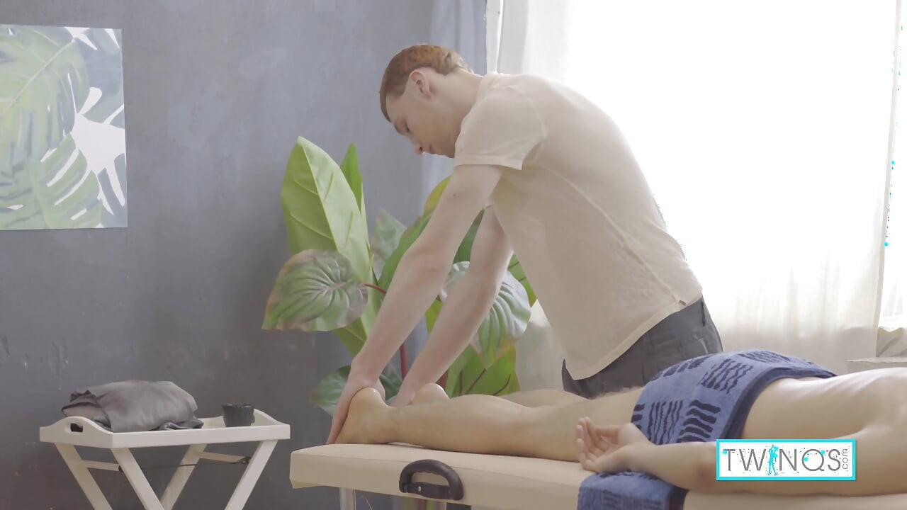 Pretty boy Logan enjoys horny masseur Michael's thick cock!