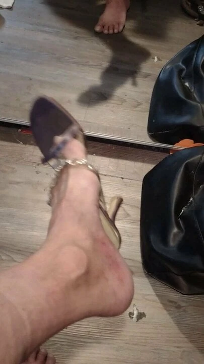 Apakah Anda ingin bercinta dengan kaki ini?