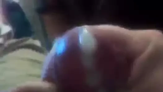 karısı için okşayarak