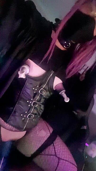I'm making myself horny for myself! Watch me!