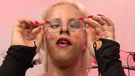 German - Double penetration blonde girl