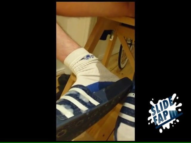 Ejaculer en sandal