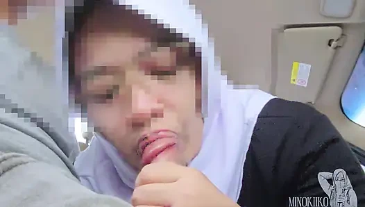 Моя невестка в хиджабе опаздывает, она делает мне минет в машине, чтобы помочь ей - Minokiiko