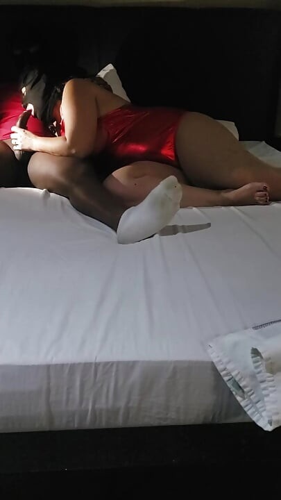 Moj prijatelj je ušao u usta moje žene i ona je nastavila sisati